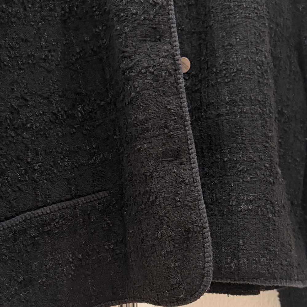 Chic Black Textured Oversized Jacket - image 4